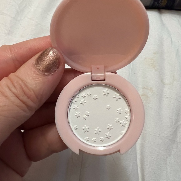 New Makeup Bundle of 9 Contains Lashes, Nails, Blush, Mascara highlighters & Bag - Picture 8 of 10